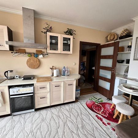 Downtown Central Apartment With Working Kitchen, City Views & Free Parking Kazanlŭk Eksteriør bilde