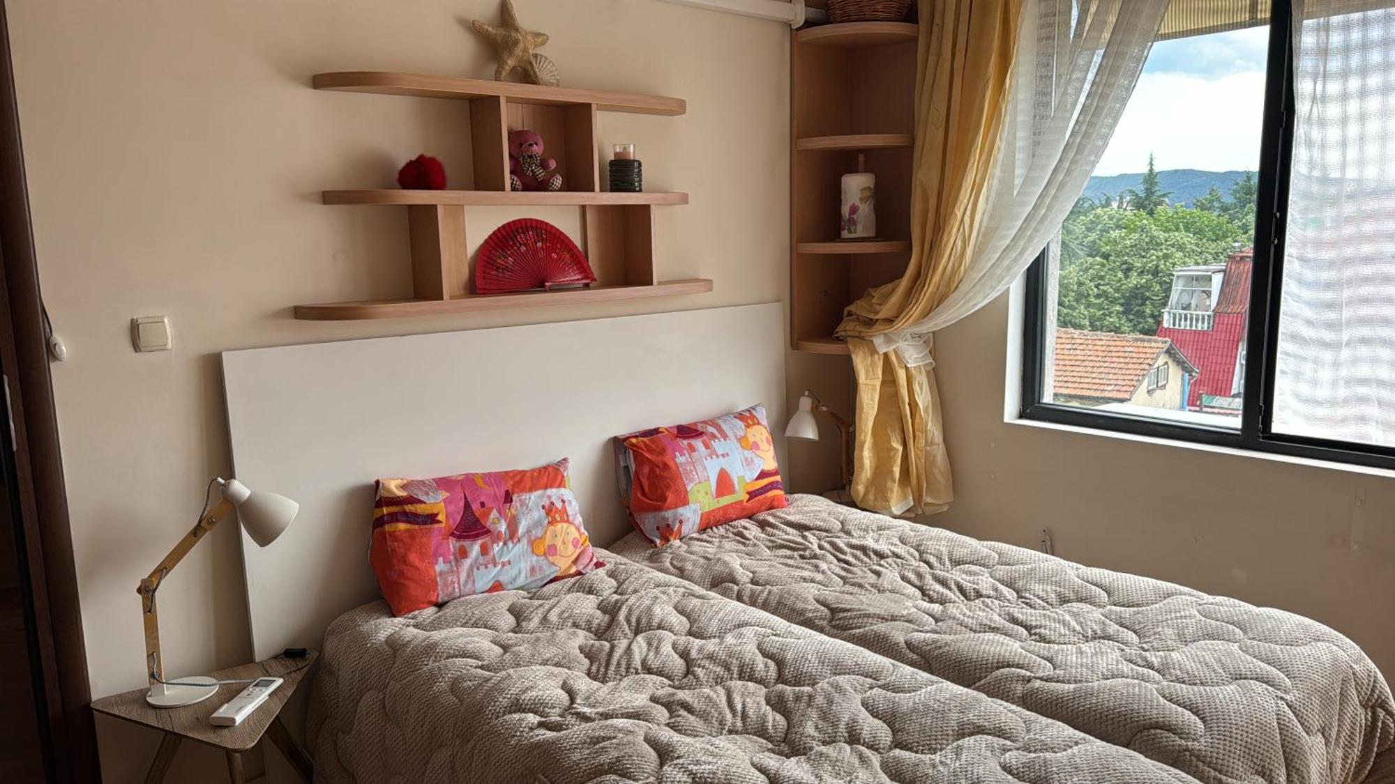 Downtown Central Apartment With Working Kitchen, City Views & Free Parking Kazanlŭk Eksteriør bilde