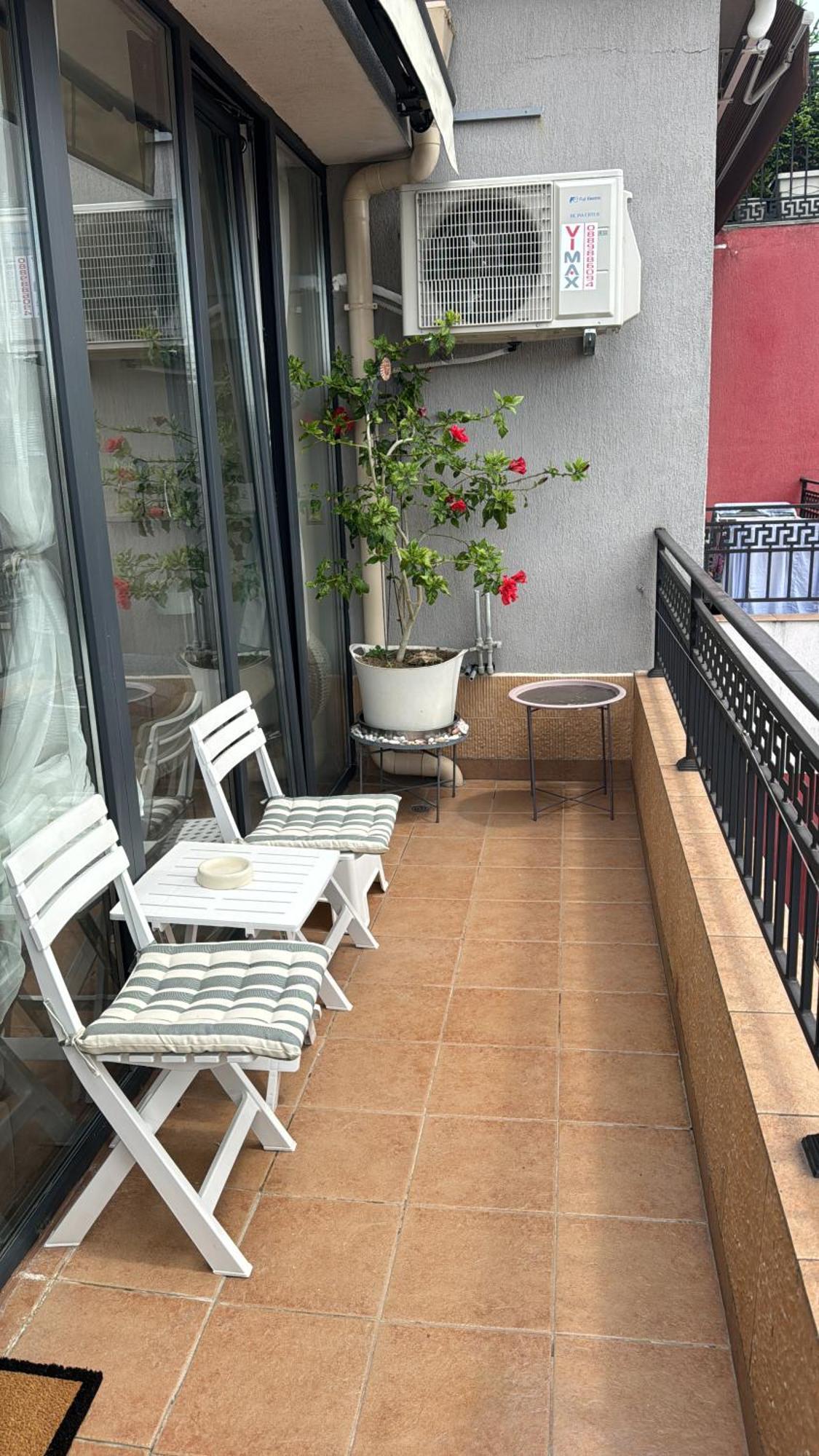 Downtown Central Apartment With Working Kitchen, City Views & Free Parking Kazanlŭk Eksteriør bilde