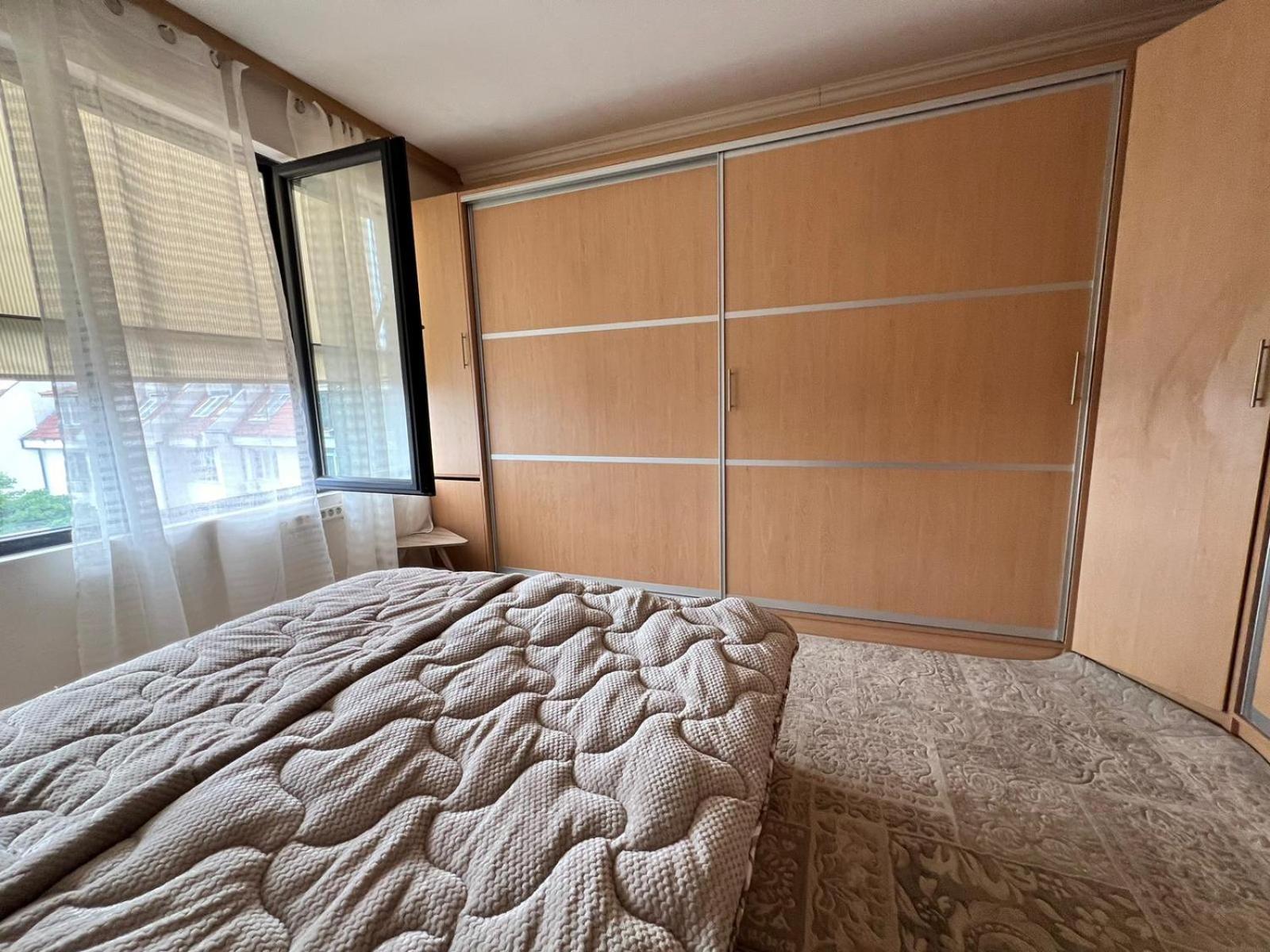 Downtown Central Apartment With Working Kitchen, City Views & Free Parking Kazanlŭk Eksteriør bilde