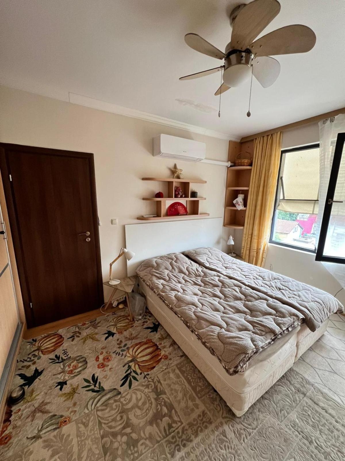 Downtown Central Apartment With Working Kitchen, City Views & Free Parking Kazanlŭk Eksteriør bilde