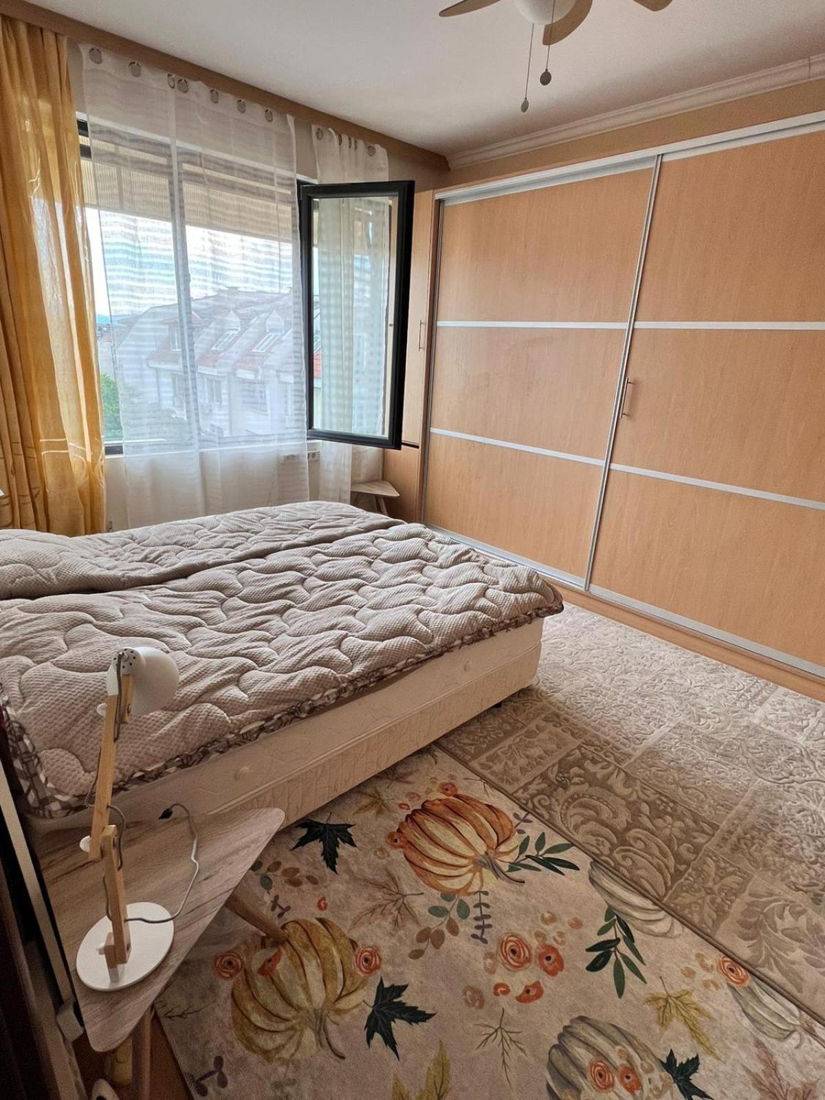 Downtown Central Apartment With Working Kitchen, City Views & Free Parking Kazanlŭk Eksteriør bilde