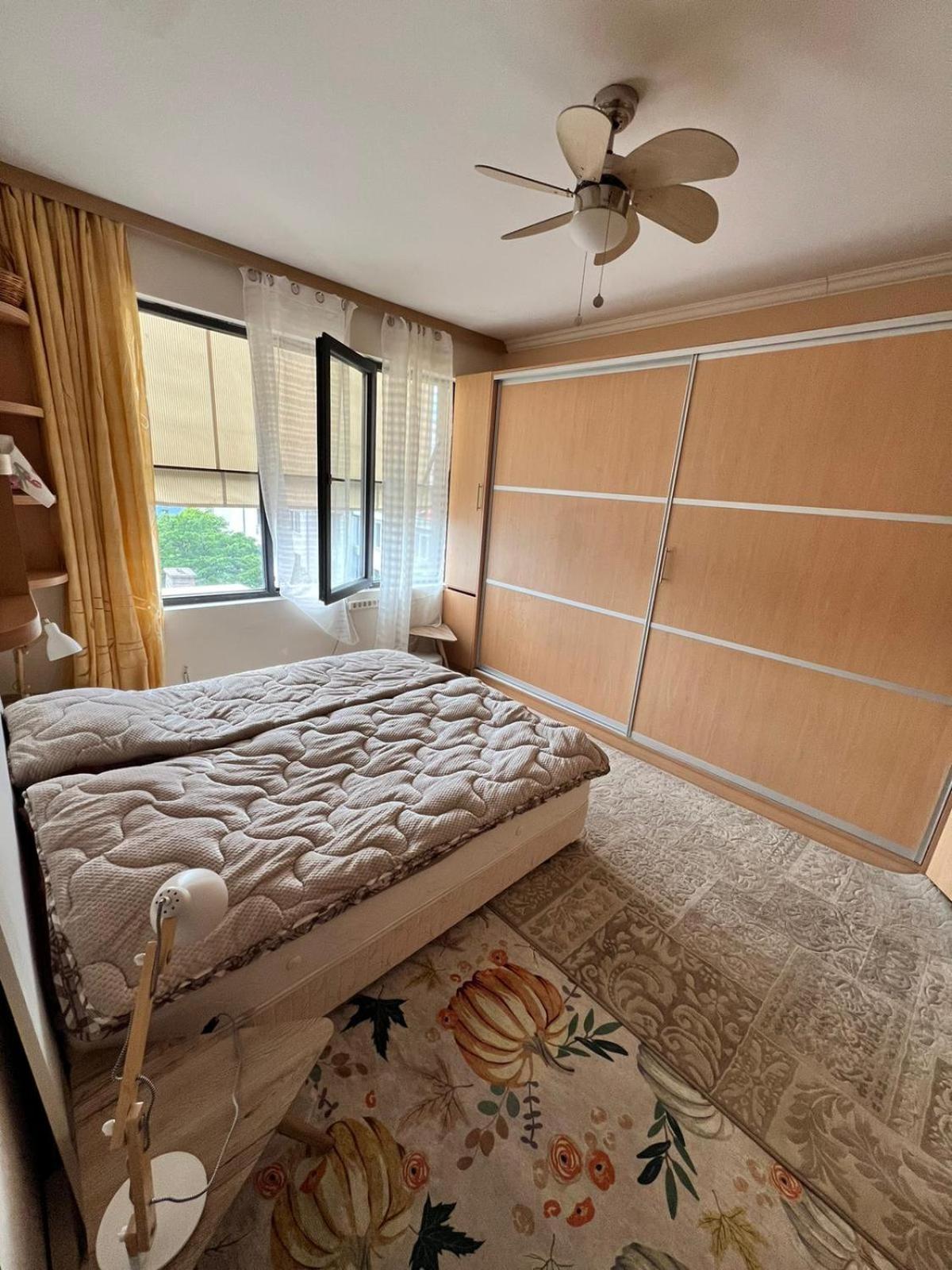 Downtown Central Apartment With Working Kitchen, City Views & Free Parking Kazanlŭk Eksteriør bilde