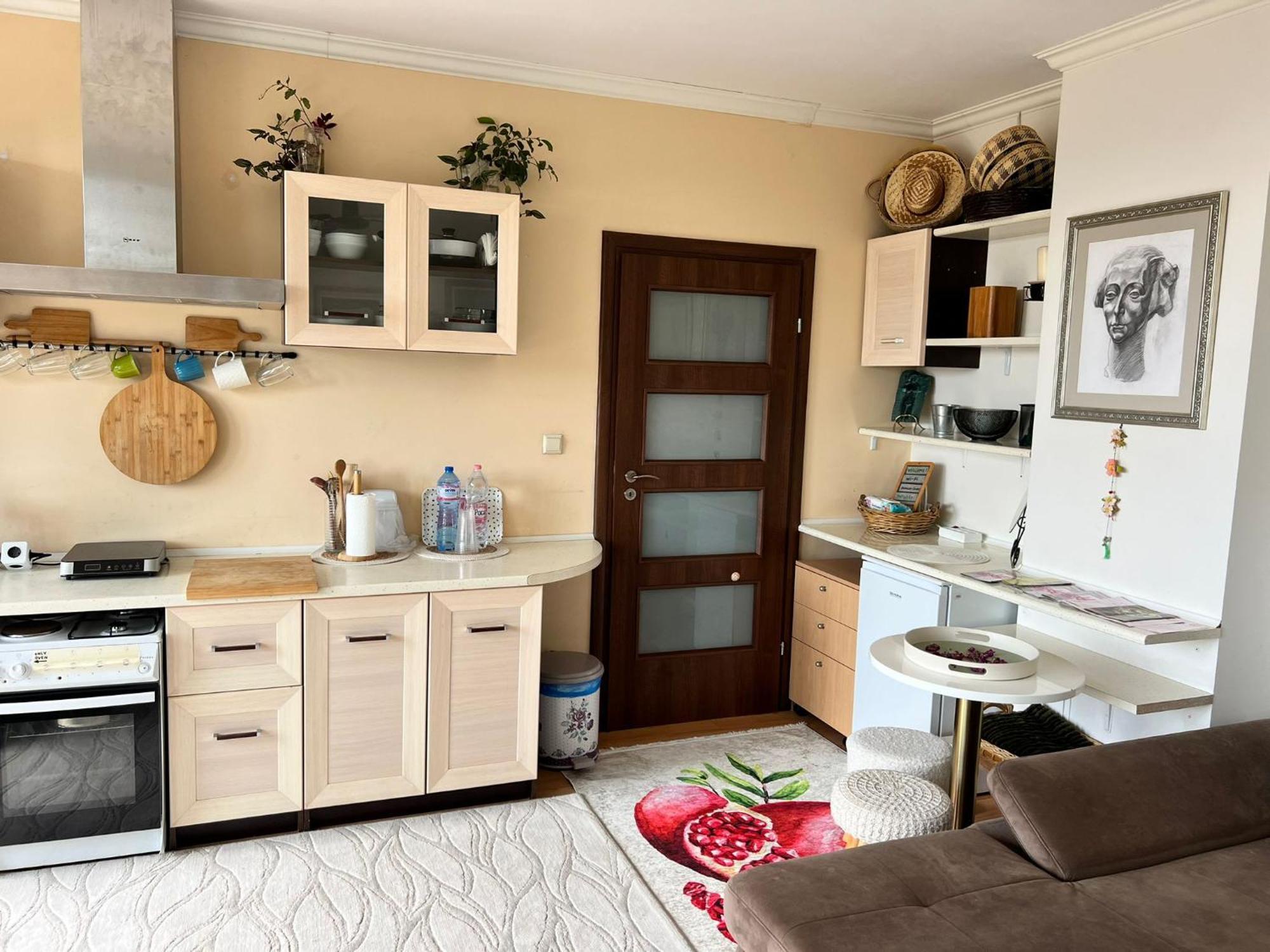 Downtown Central Apartment With Working Kitchen, City Views & Free Parking Kazanlŭk Eksteriør bilde