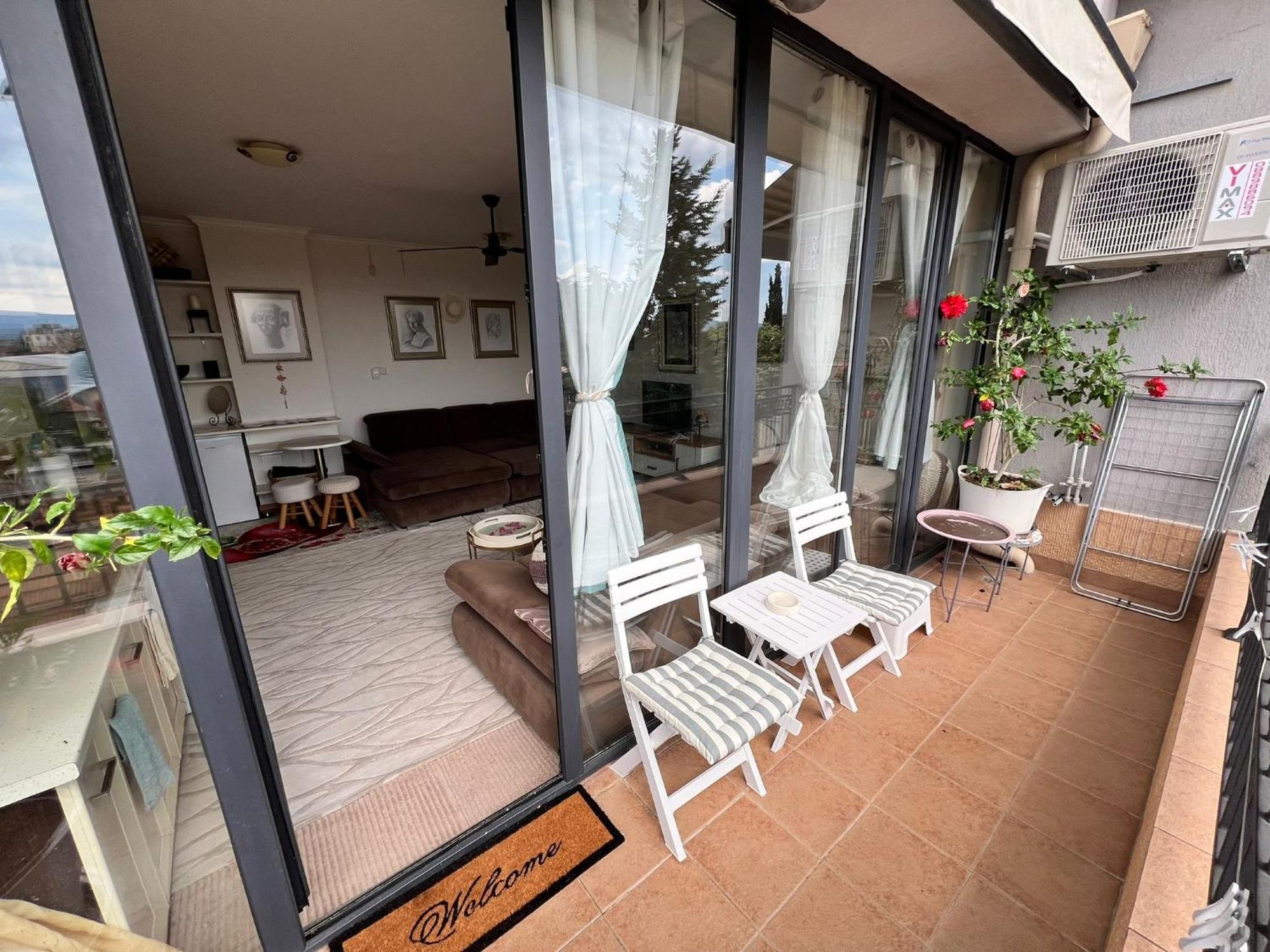 Downtown Central Apartment With Working Kitchen, City Views & Free Parking Kazanlŭk Eksteriør bilde