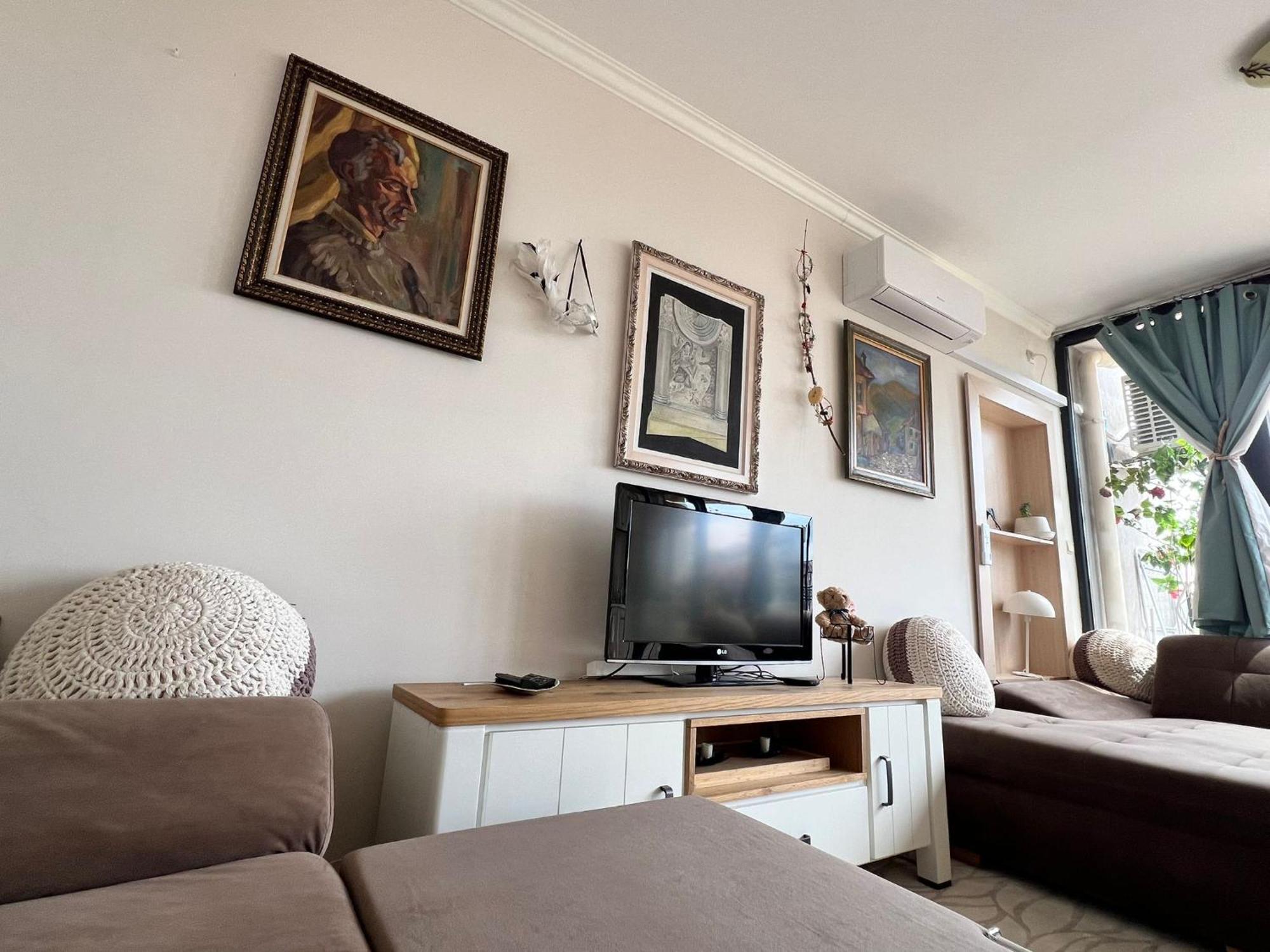 Downtown Central Apartment With Working Kitchen, City Views & Free Parking Kazanlŭk Eksteriør bilde