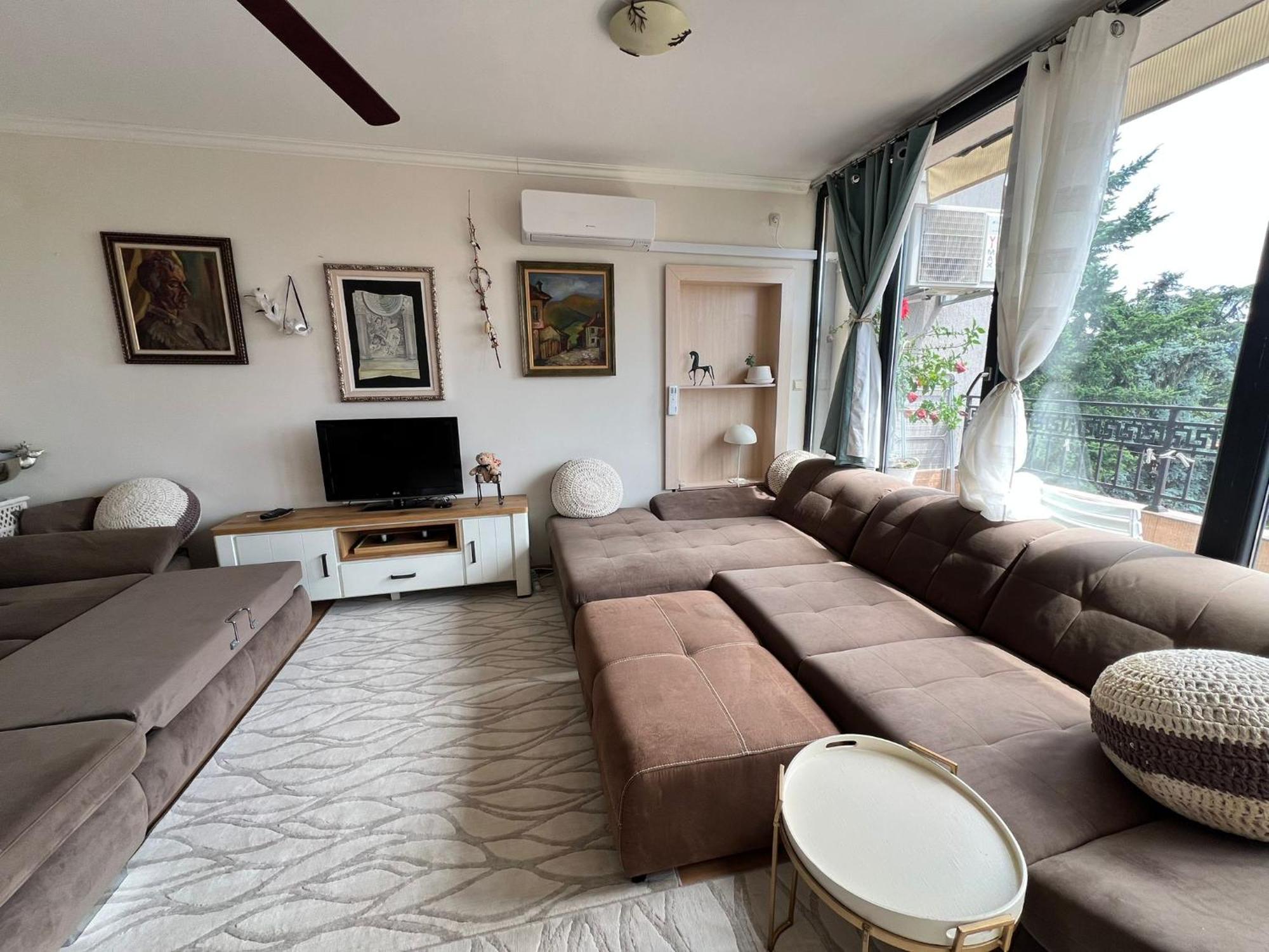 Downtown Central Apartment With Working Kitchen, City Views & Free Parking Kazanlŭk Eksteriør bilde