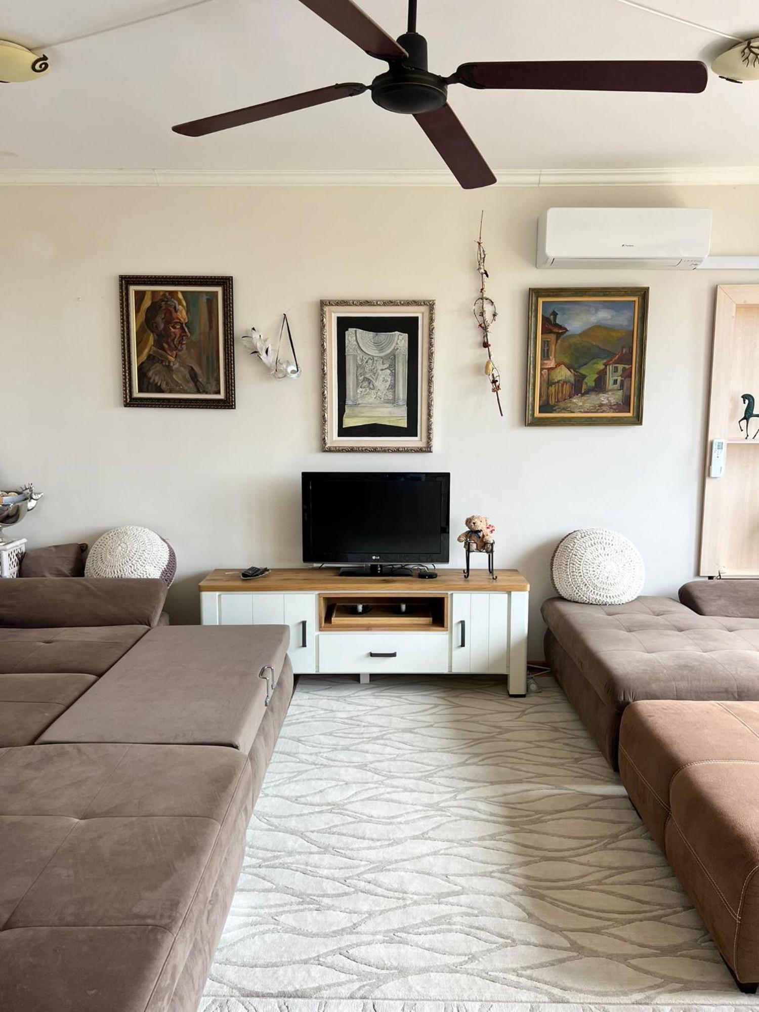 Downtown Central Apartment With Working Kitchen, City Views & Free Parking Kazanlŭk Eksteriør bilde