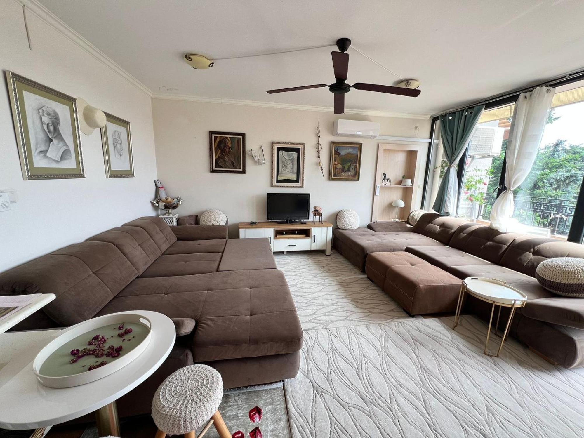 Downtown Central Apartment With Working Kitchen, City Views & Free Parking Kazanlŭk Eksteriør bilde