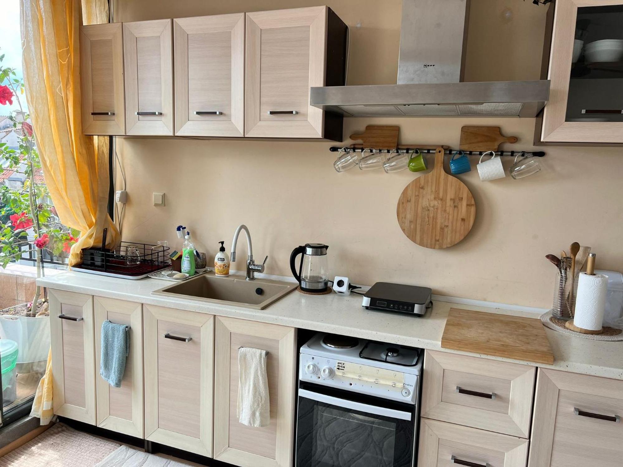 Downtown Central Apartment With Working Kitchen, City Views & Free Parking Kazanlŭk Eksteriør bilde