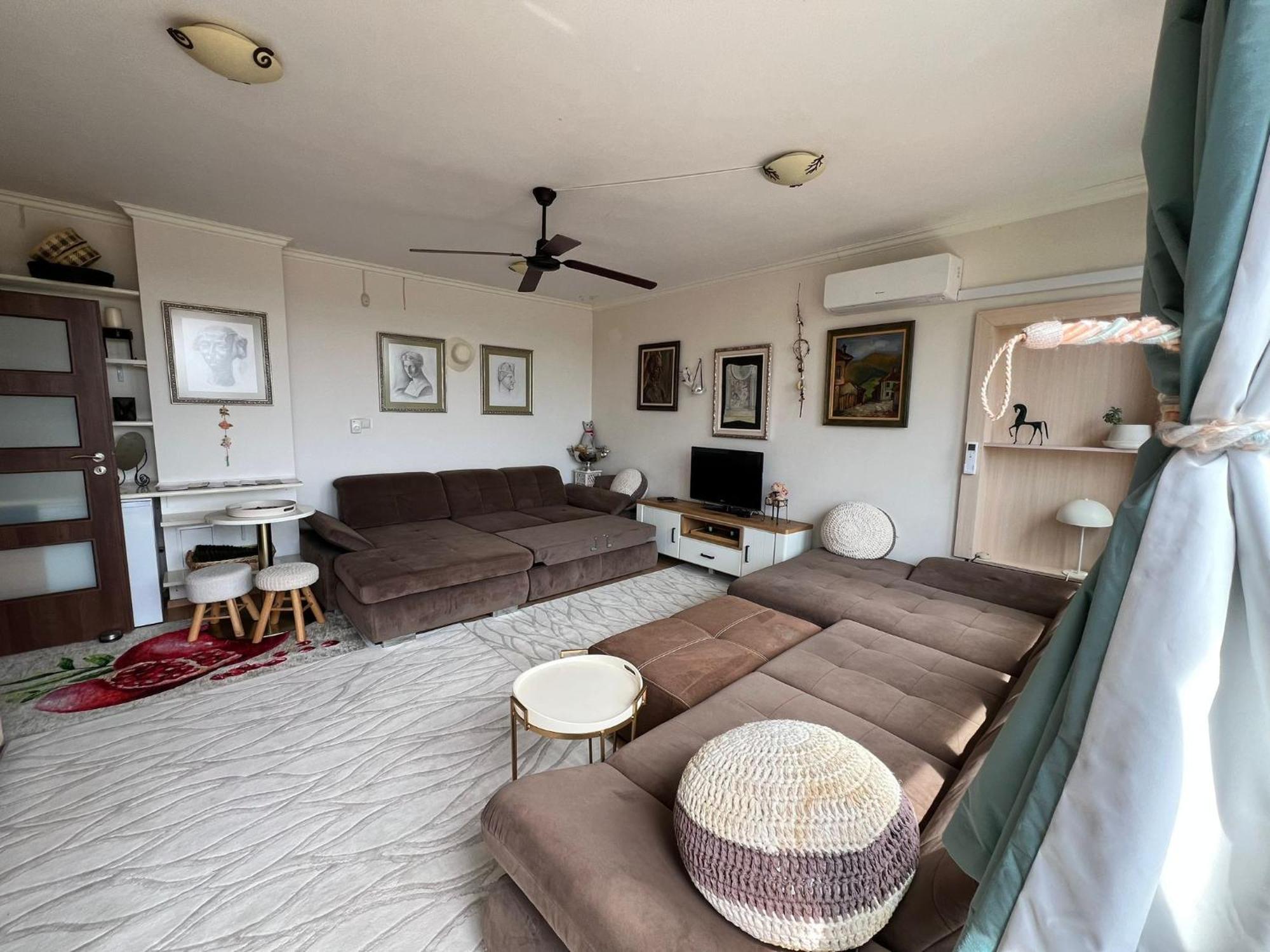 Downtown Central Apartment With Working Kitchen, City Views & Free Parking Kazanlŭk Eksteriør bilde