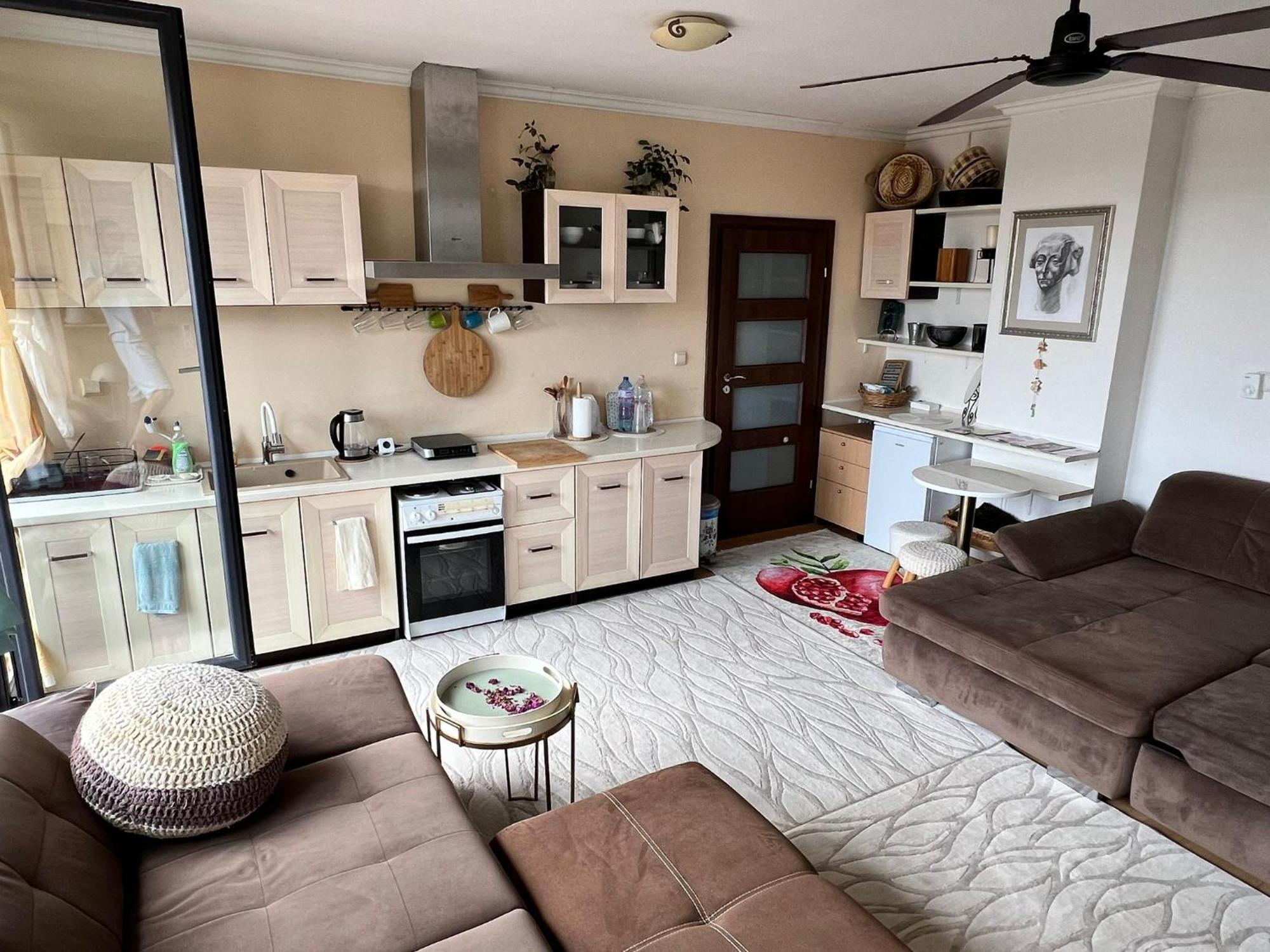 Downtown Central Apartment With Working Kitchen, City Views & Free Parking Kazanlŭk Eksteriør bilde