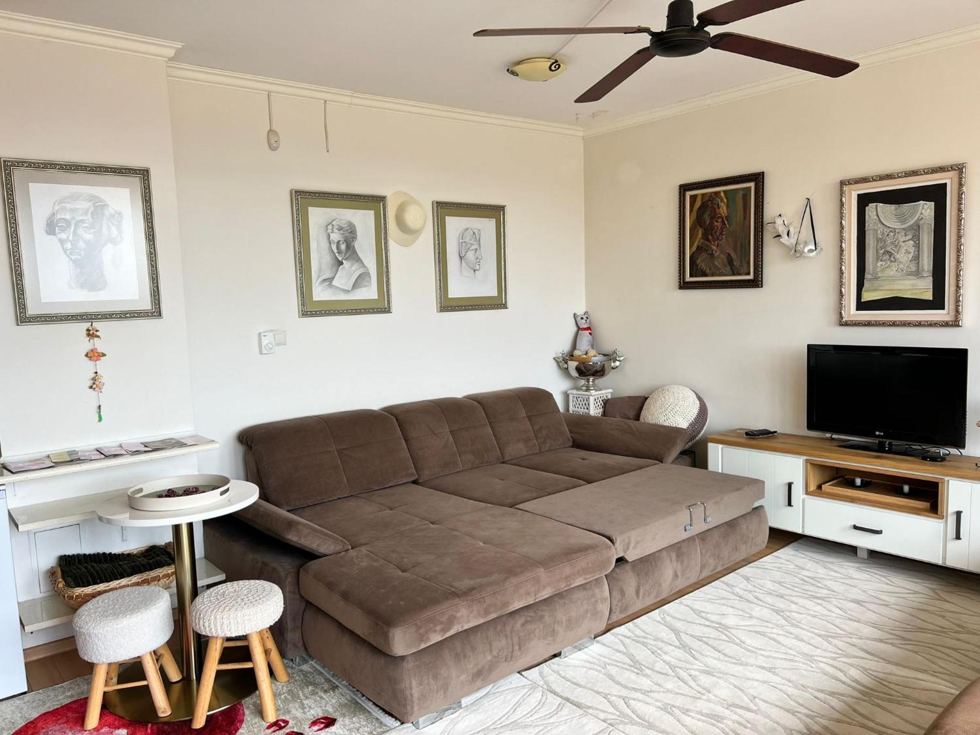 Downtown Central Apartment With Working Kitchen, City Views & Free Parking Kazanlŭk Eksteriør bilde