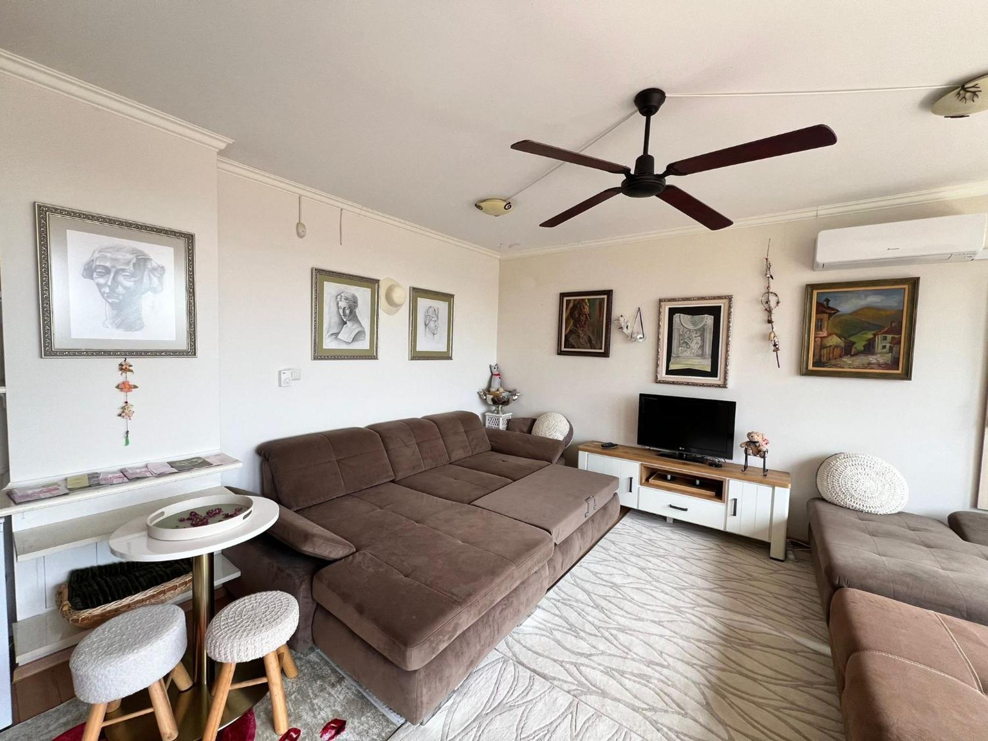 Downtown Central Apartment With Working Kitchen, City Views & Free Parking Kazanlŭk Eksteriør bilde
