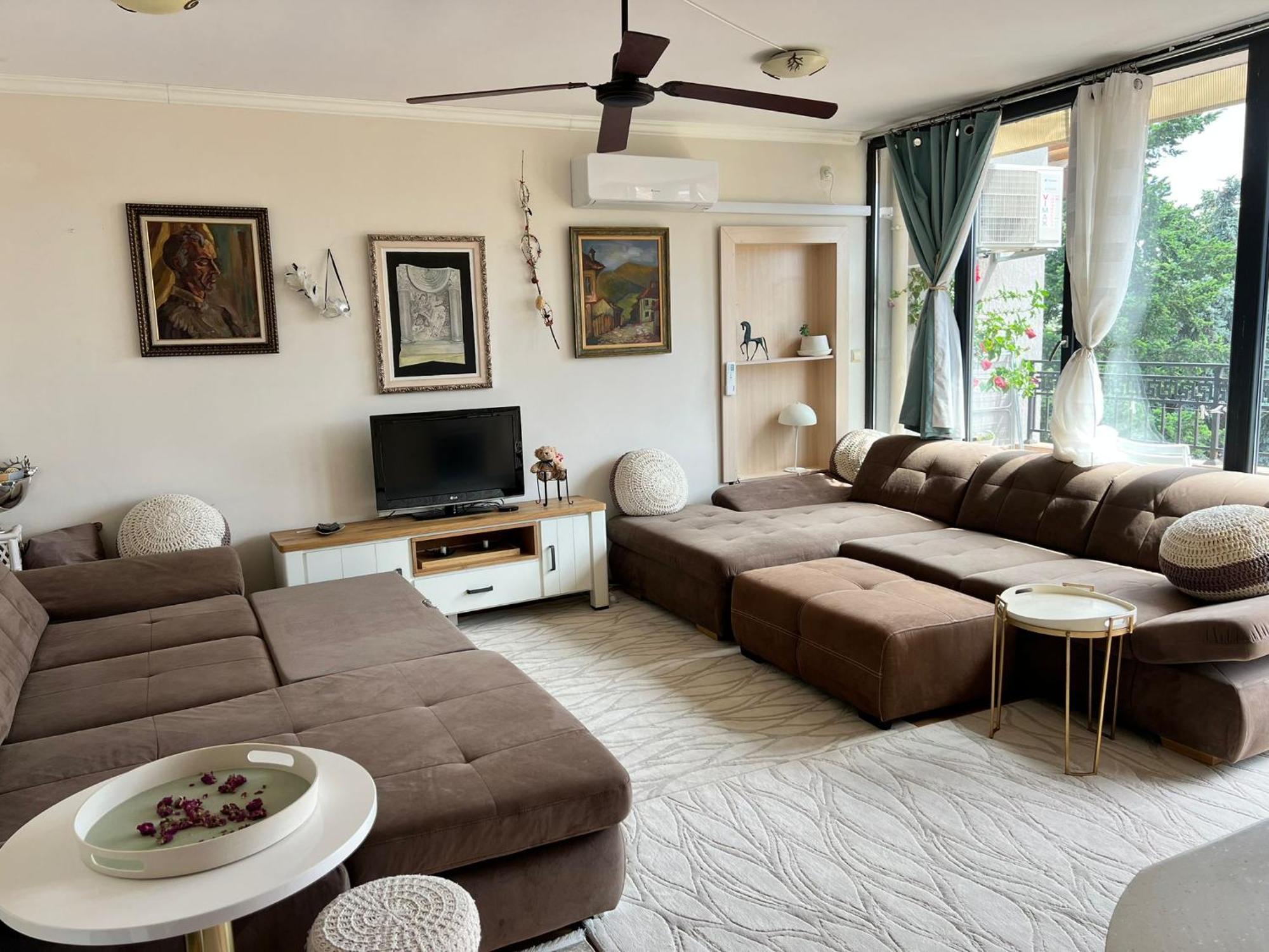 Downtown Central Apartment With Working Kitchen, City Views & Free Parking Kazanlŭk Eksteriør bilde