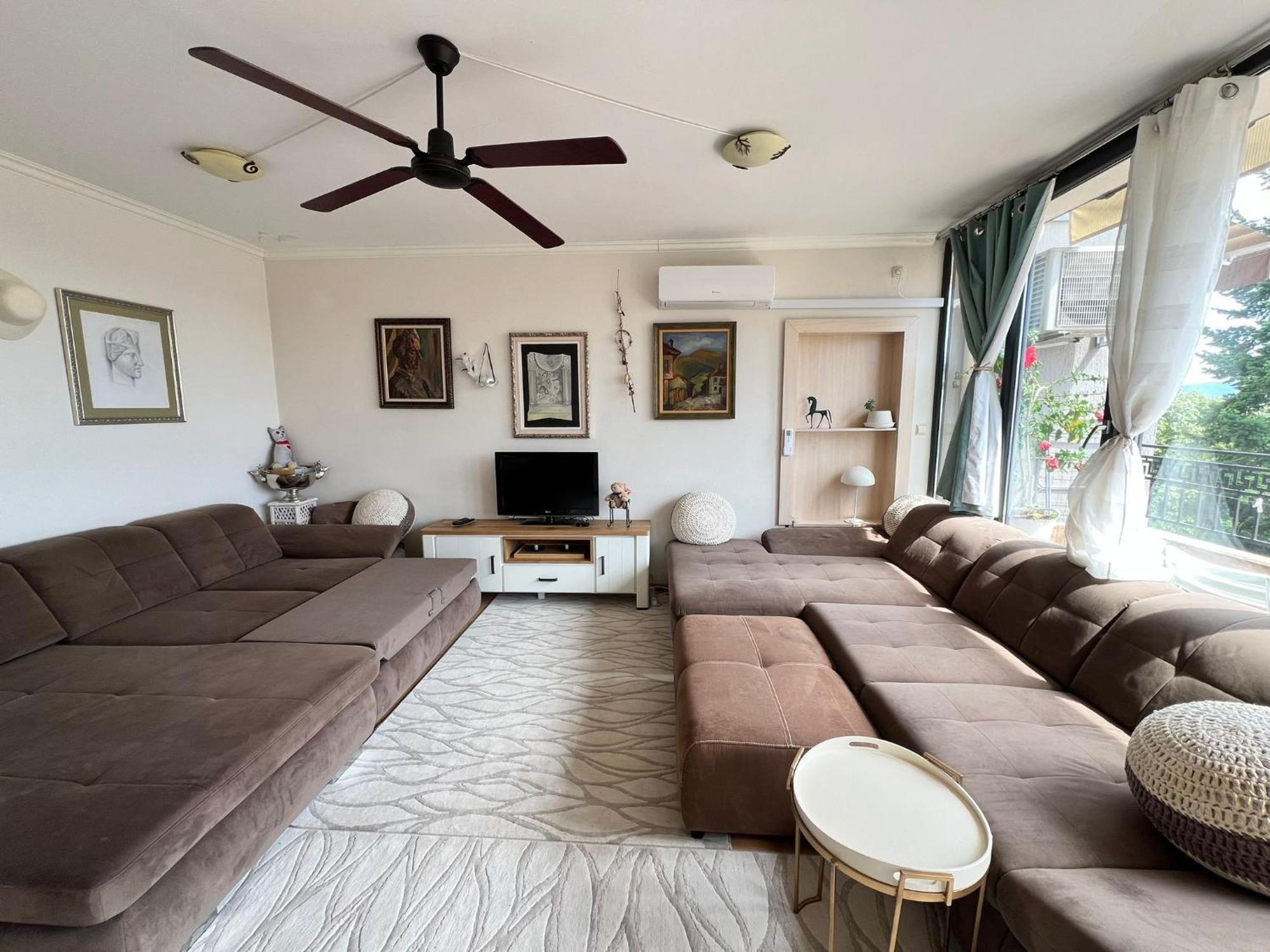 Downtown Central Apartment With Working Kitchen, City Views & Free Parking Kazanlŭk Eksteriør bilde