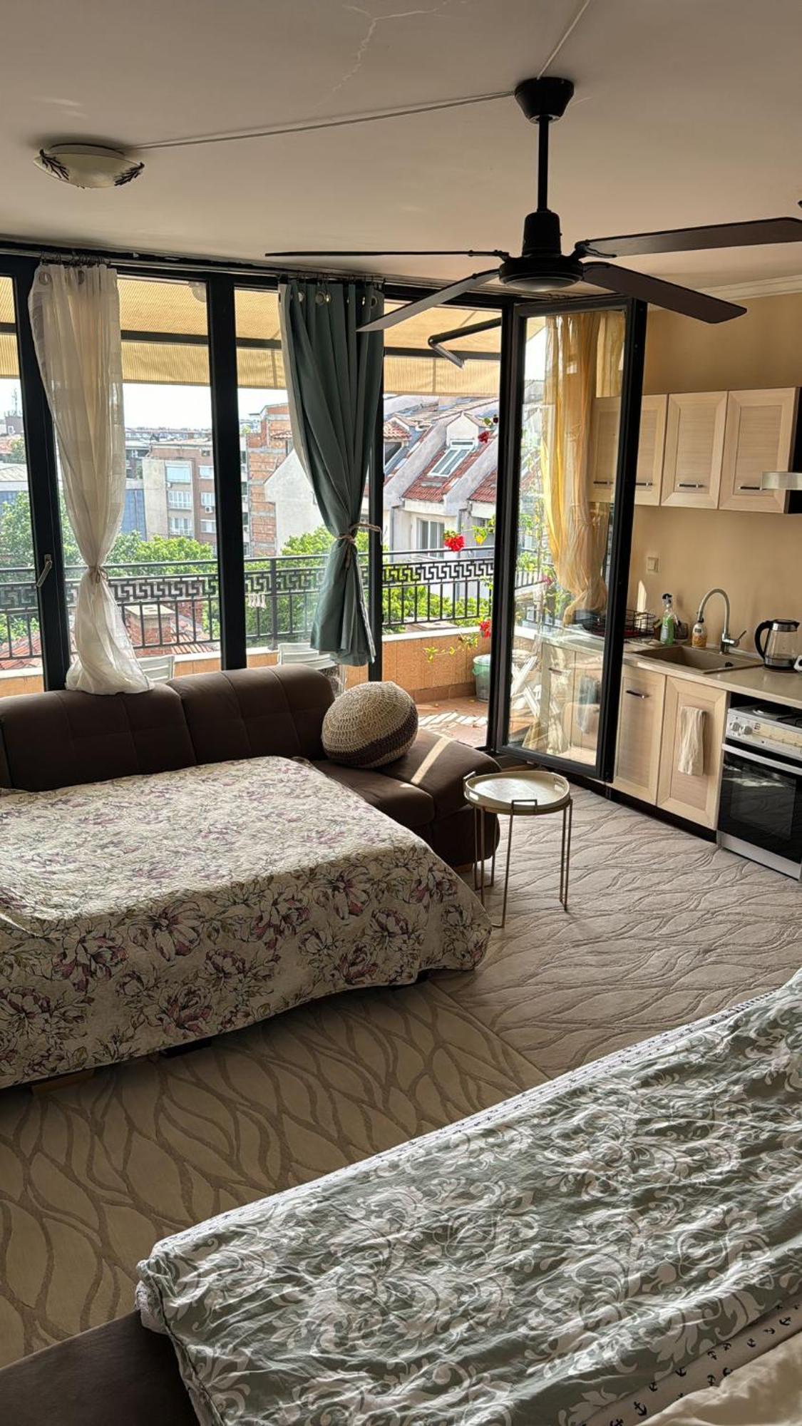 Downtown Central Apartment With Working Kitchen, City Views & Free Parking Kazanlŭk Eksteriør bilde