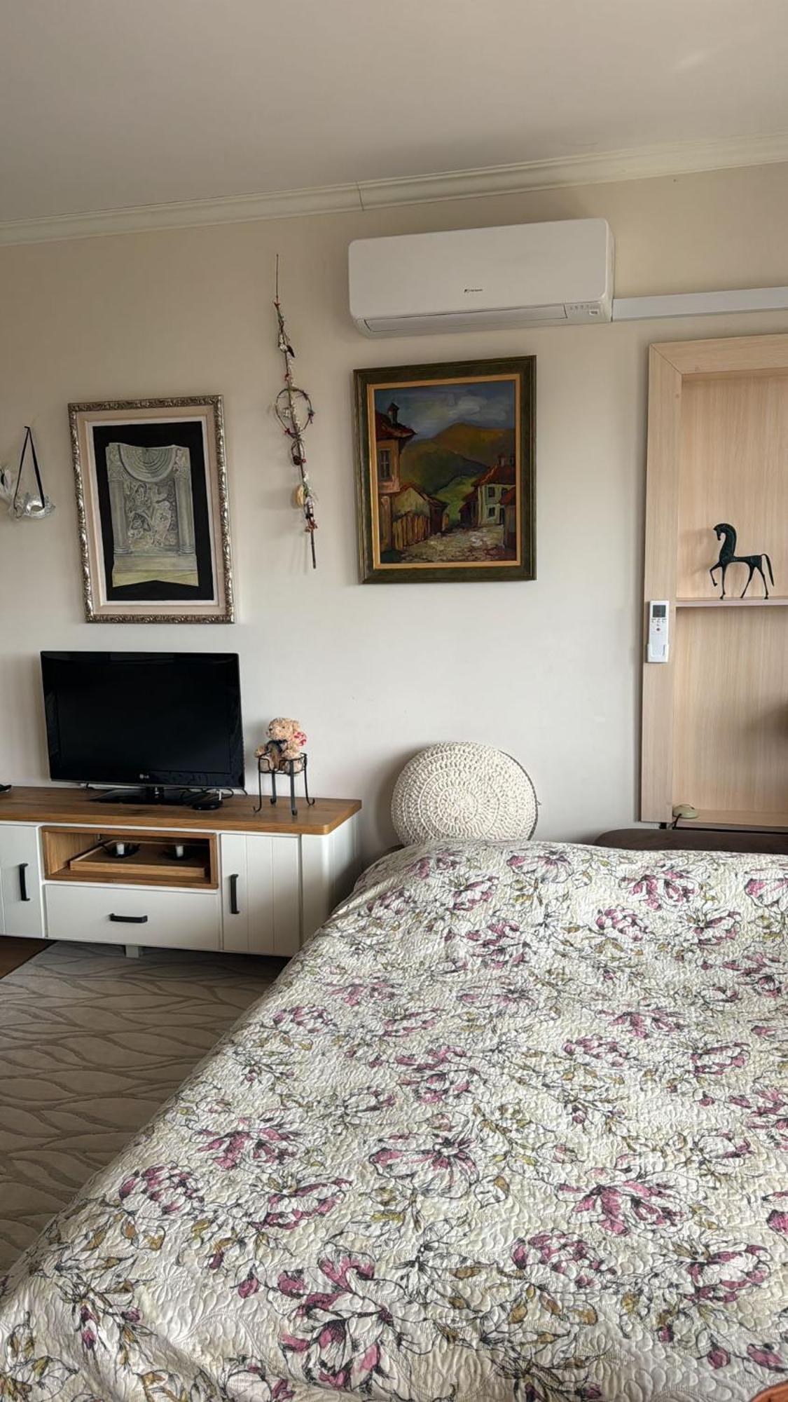 Downtown Central Apartment With Working Kitchen, City Views & Free Parking Kazanlŭk Eksteriør bilde