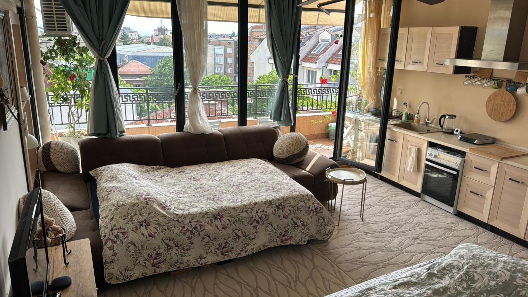 Downtown Central Apartment With Working Kitchen, City Views & Free Parking Kazanlŭk Eksteriør bilde