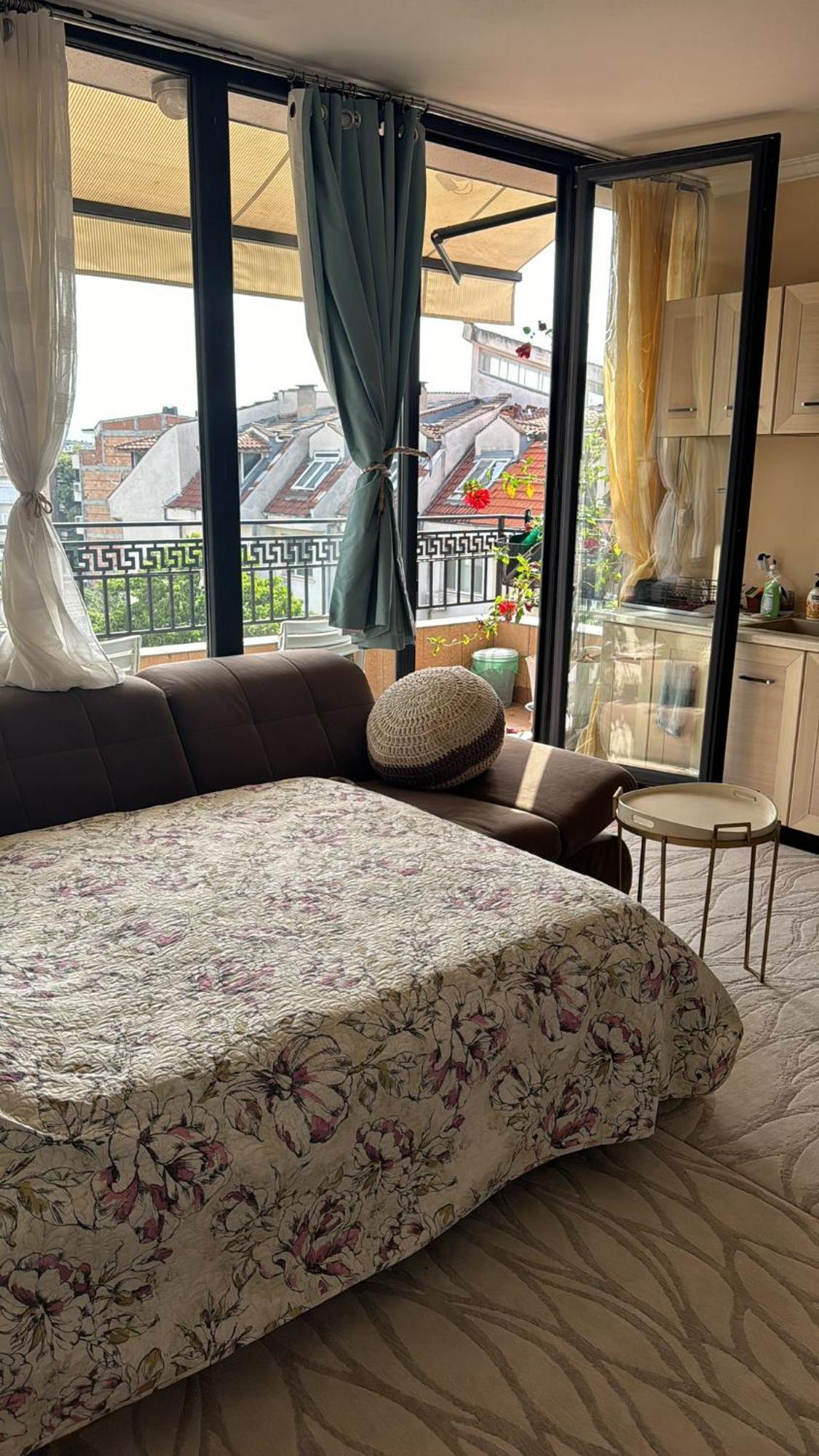 Downtown Central Apartment With Working Kitchen, City Views & Free Parking Kazanlŭk Eksteriør bilde