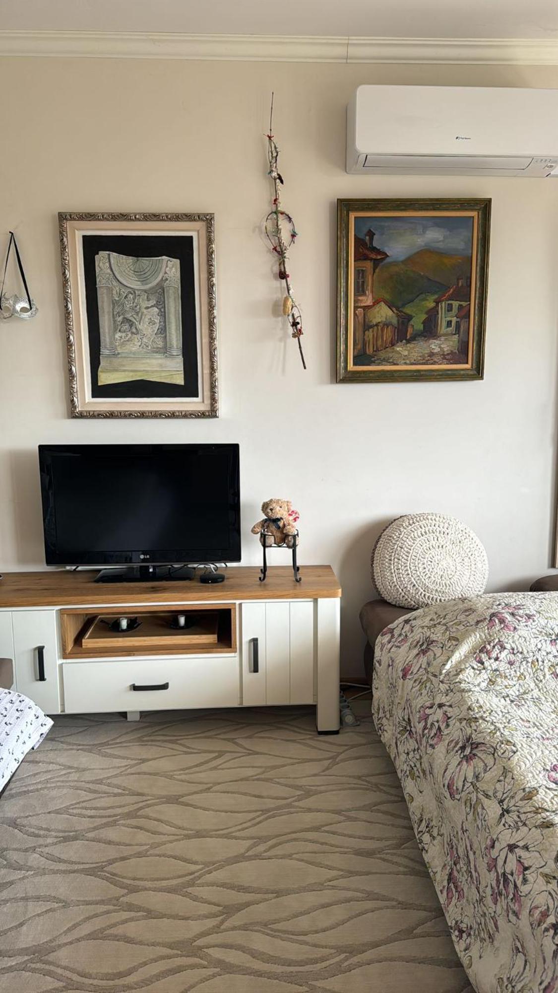 Downtown Central Apartment With Working Kitchen, City Views & Free Parking Kazanlŭk Eksteriør bilde