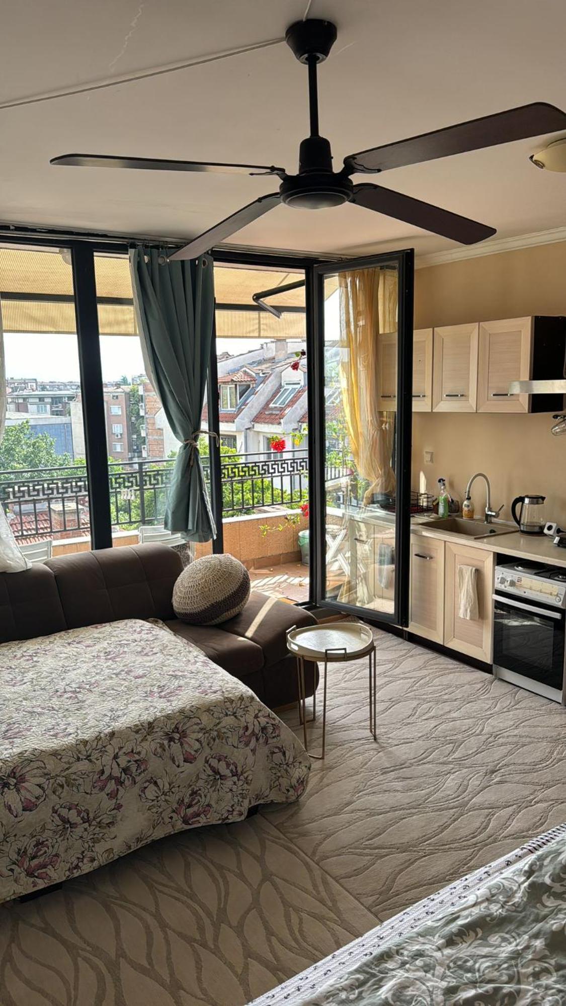 Downtown Central Apartment With Working Kitchen, City Views & Free Parking Kazanlŭk Eksteriør bilde