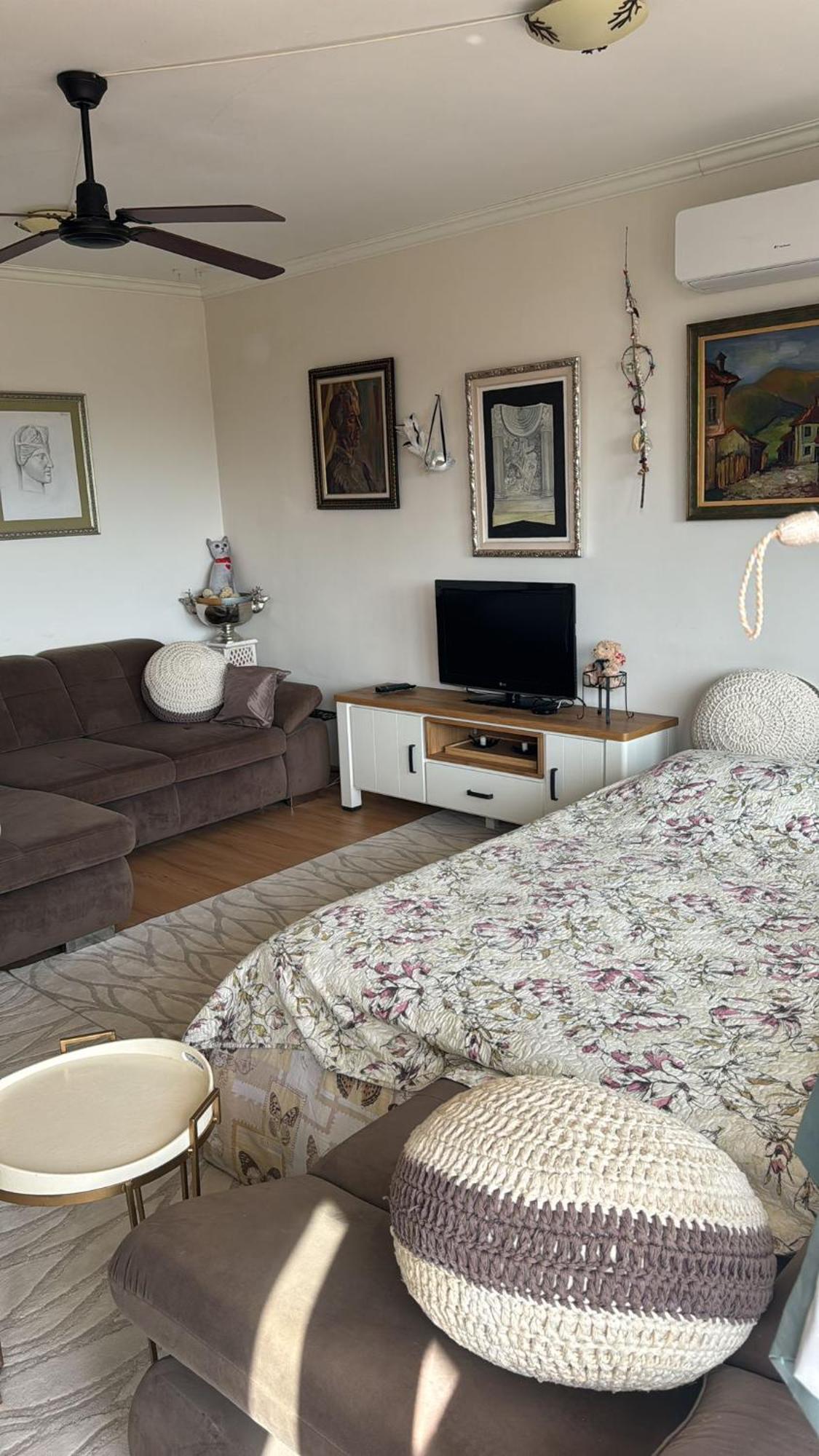 Downtown Central Apartment With Working Kitchen, City Views & Free Parking Kazanlŭk Eksteriør bilde